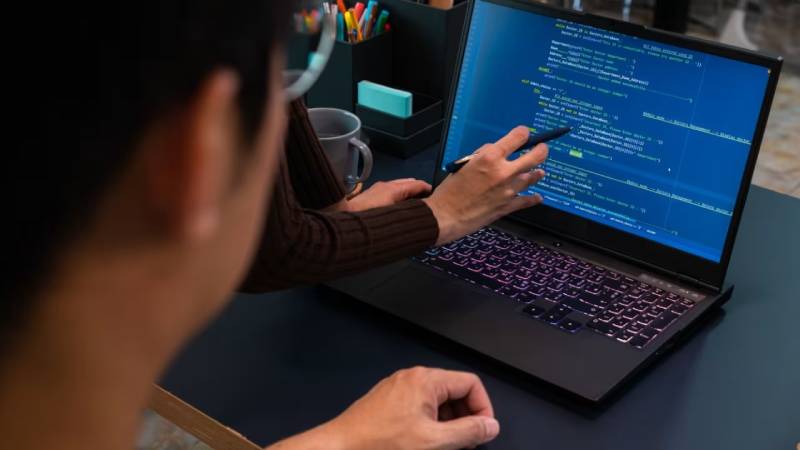 鄂托克前旗工业软件定制开发:破局传统制造数字化转型的“精准钥匙”